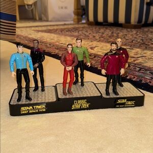 Star Trek Figurines set w Stand
